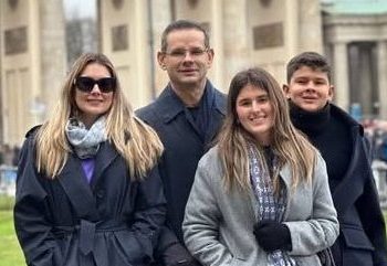 SOCIEDADE: Danilo e Denise Damásio e os filhos em viagem a Berlim e MAIS…