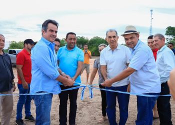 Senador Ciro Nogueira entrega Campo de Futebol na cidade de Pau D’arco
