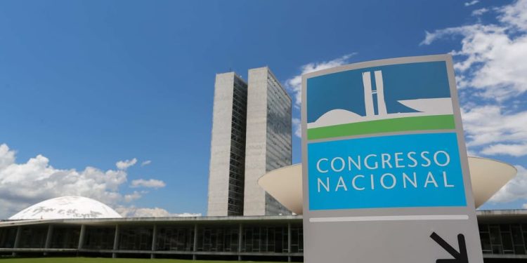 Cortes de gastos, reforma tributária e apostas esportivas são destaques desta semana no Congresso