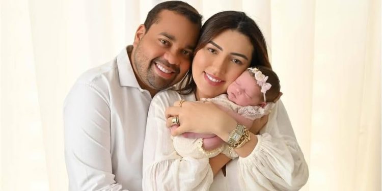 SOCIEDADE: Jessica Cardoso e Stanley Freire em ensaio com a filha Mavie e MAIS…