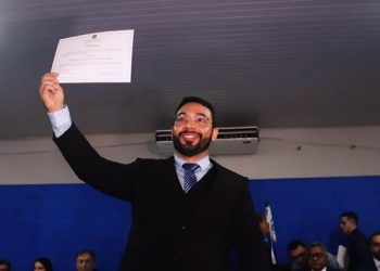 Prefeito eleito Francisco Emanuel  e 19 vereadores são diplomados para o mandato de 2025 em Parnaíba
