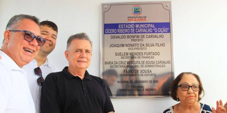 Prefeito Osvaldo Bonfirm entrega o estádio Cição nos 16 anos de emancipação de Nazária