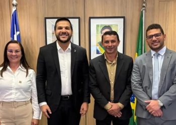 Maria José e Adonaldo Cassiano se reúnem com deputado Thales e secretário Washington e buscam melhorias para Santana do Piauí