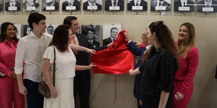 OAB-PI realiza cerimônia de aposição da foto de Celso Barros Coelho Neto na galeria de Presidentes