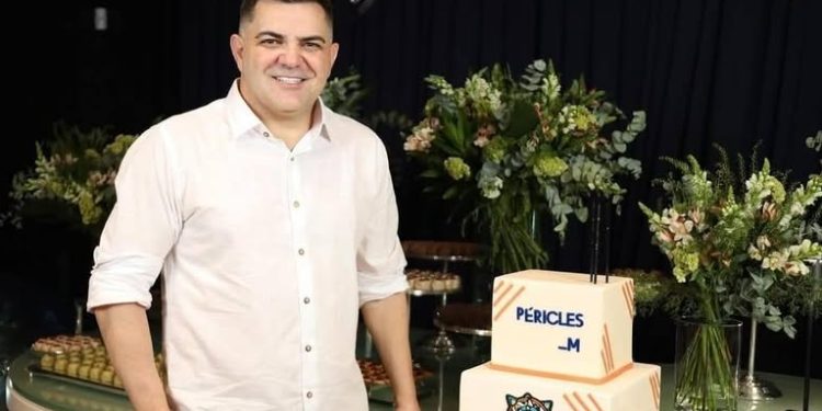 SOCIEDADE: O colunista Péricles Mendel comemorou seu niver em festa badalada e MAIS…