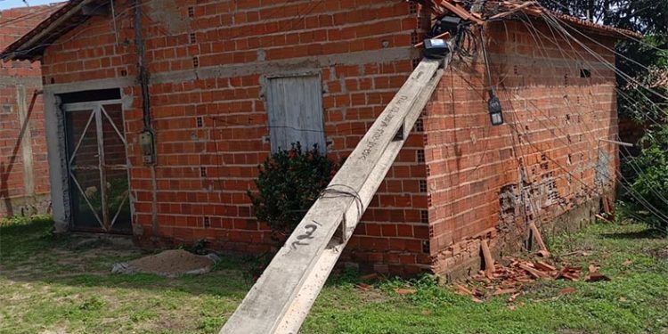 Em Teresina, 16 mil consumidores estão sem energia, devido às chuvas; há bairros com três dias sem luz