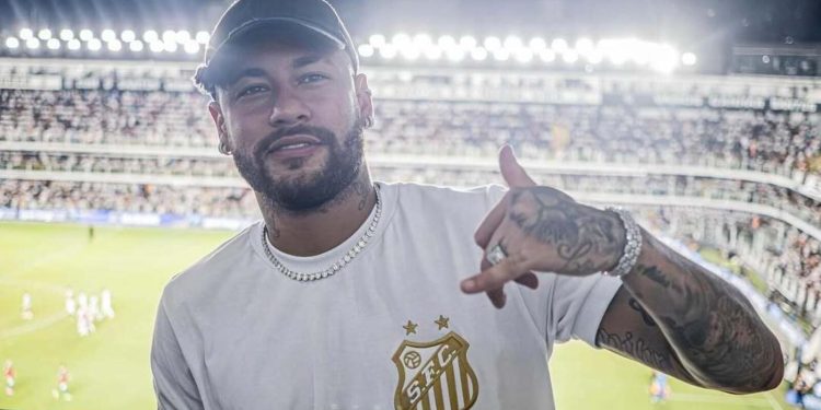 Neymar irá usar camisa 10 de Pelé no Santos e tem data e local para ser apresentado