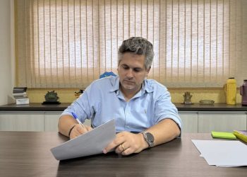 Prefeito de Picos, Dr. Pablo Santos, reajusta o piso salarial dos professores da Rede Municipal de Educação