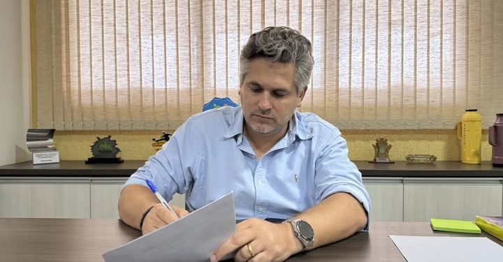 Prefeito de Picos, Dr. Pablo Santos, reajusta o piso salarial dos professores da Rede Municipal de Educação