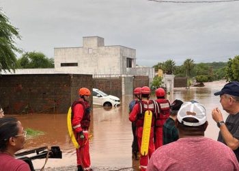 Bombeiros, Defesa Civil e outros órgãos do Estado montam força-tarefa para atender atingidos pelas chuvas em Picos