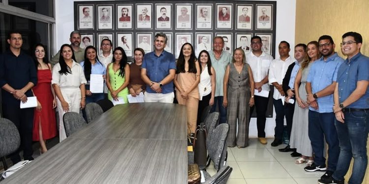 Prefeito de Picos Pablo Santos dá posse ao novo secretariado