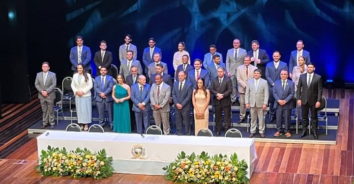 Silvio Mendes assume terceiro mandato como prefeito de Teresina, vereadores também tomam posse