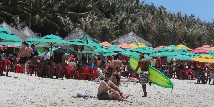Lula sanciona lei que reconhece barracas da Praia do Futuro como patrimônio cultural do Brasil