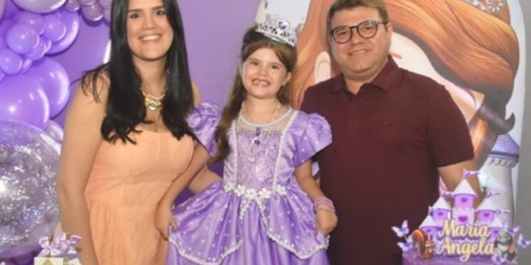 SOCIEDADE: Noite de princesa para comemorar o niver de Maria Angela e MAIS…