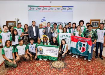 Governador recebe estudantes aprovados no Sisu e atribui sucesso à ampliação do modelo de tempo integral