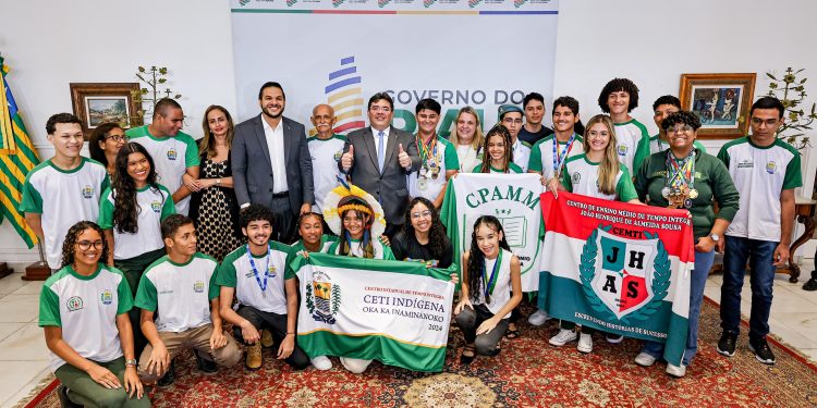 Governador recebe estudantes aprovados no Sisu e atribui sucesso à ampliação do modelo de tempo integral