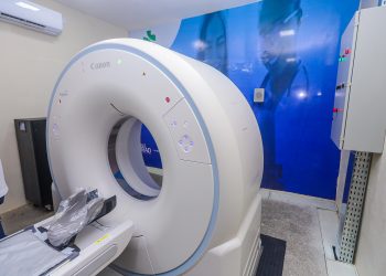 Governador entrega sala de tomografia no Hospital Regional Deolindo Couto, em Oeiras