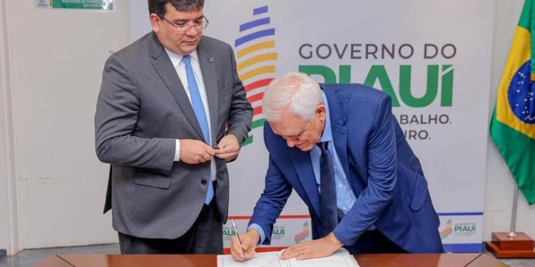 Governador Rafael Fonteles transmite cargo o vice Themístocles e sai de férias por 12 dias