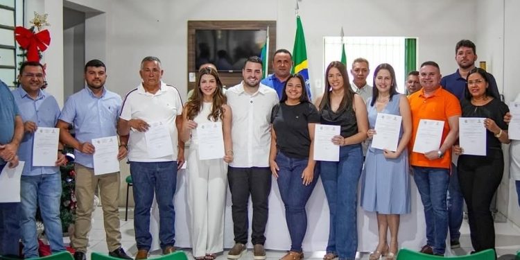 Prefeito Manoel Portela de Aroazes dar pose aos novos secretários municipais