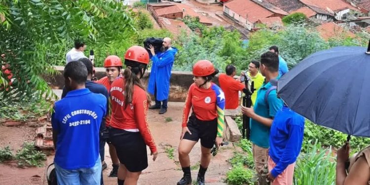 PICOS: Defesa Civil e Assistência Social reforçam monitoramento em áreas de risco de desabamentos e o suporte aos moradores