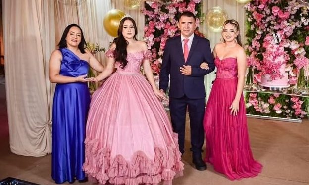 SOCIEDADE: O baile de Larissa Maria Araújo de Sousa para celebrar seus 15 anos e MAIS…