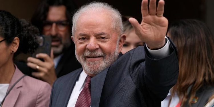 Lula planeja até duas viagens semanais pelo País para tentar reverter popularidade baixa