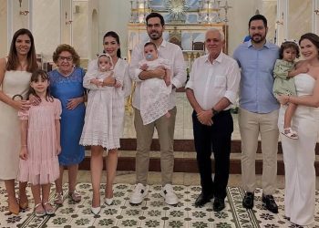 SOCIEDADE: Família Sampaio reunida para o batizado de Maya e Antonio e MAIS…