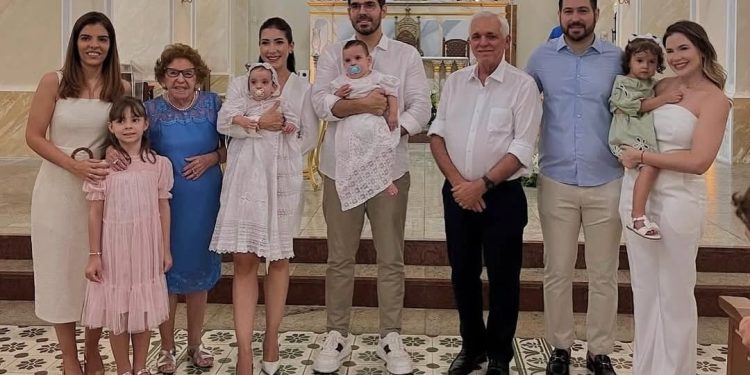 SOCIEDADE: Família Sampaio reunida para o batizado de Maya e Antonio e MAIS…