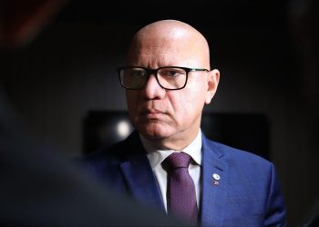 TCE suspende pagamento de servidores nomeados por Franzé no último dia de gestão