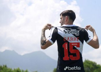 Vasco ganha novo reforço contra o Flamengo após Benjamín Garré ser registrado no BID