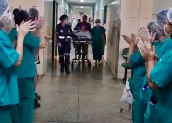 Universitária recebe alta após quase 2 anos internada no HUT