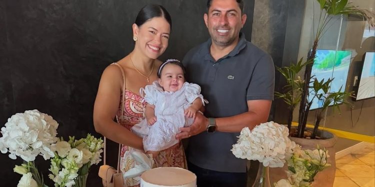 SOCIEDADE: Junior Draga Alana e Hylana Karla em dia de consagração para a pequena Helena e MAIS…