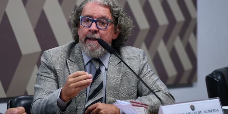 Kakay, advogado de grupo pró-PT, divulga texto com críticas a Lula: ‘Está isolado e capturado’