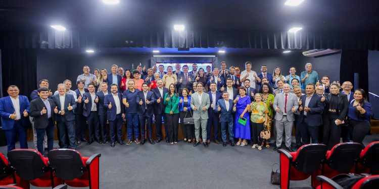 Governador avalia gestão e metas; 73% dos compromissos foram cumpridos e meta é chegar aos 90% em 2025