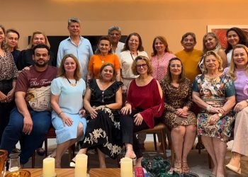 SOCIEDADE: Fátima e Herculano Garcez receberam em sua residência a turma do Santo Terço e MAIS…