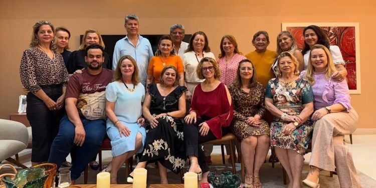 SOCIEDADE: Fátima e Herculano Garcez receberam em sua residência a turma do Santo Terço e MAIS…