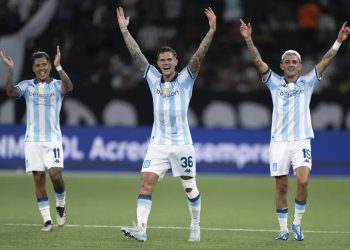 Racing é campeão da Recopa, e Botafogo acumula mais um vexame na temporada