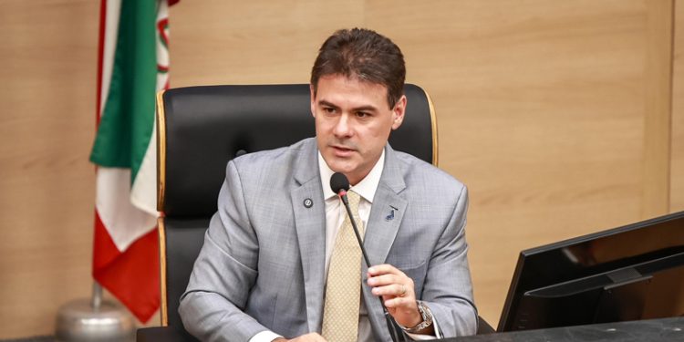 Novo presidente da Alepi diz que os salários dos servidores da Alepi serão pagos até sexta-feira (7)