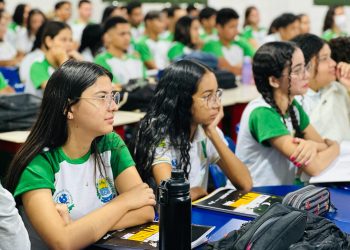 Governo do Piauí premia estudantes da rede estadual com melhor desempenho no Enem nesta quinta (27)