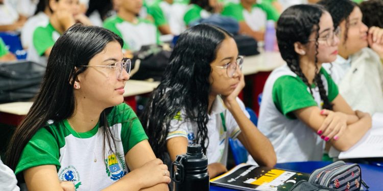Governo do Piauí premia estudantes da rede estadual com melhor desempenho no Enem nesta quinta (27)