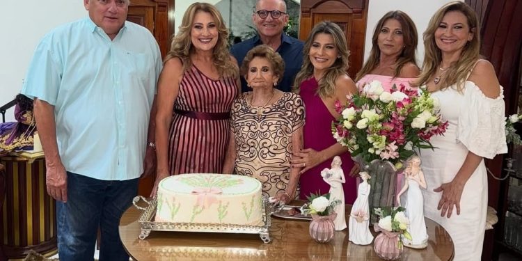 SOCIEDADE: Comemoração para a professora e ex-primeira dama de Oeiras, Alzira Reis Tapety pelos seus 94 anos e MAIS…