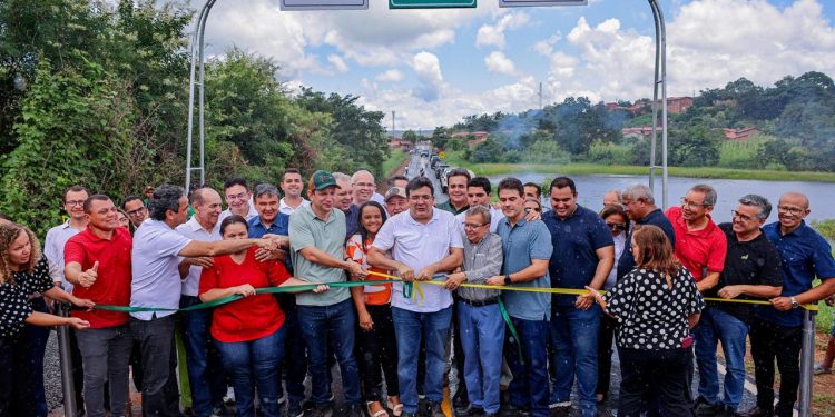 Governador inaugura recuperação da PI-224 e reforma de Unidade de Saúde em Francinópolis