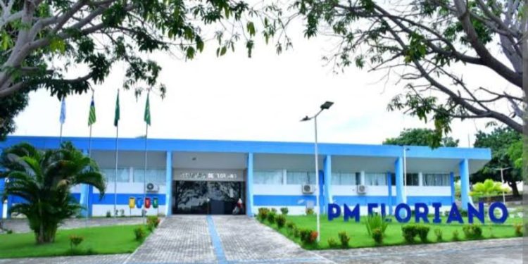 NOTA: PREFEITURA DE FLORIANO CONTRATOU ESCRITÓRIO DE CONTABILIDADE APÓS LIBERAÇÃO DO TCE