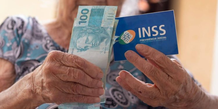 INSS antecipa 13º de aposentados e pensionistas no Piauí para abril e maio; veja quem recebe