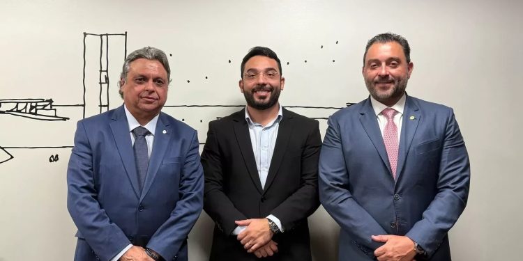 Júlio Arcoverde discute demandas de Parnaíba com prefeito Francisco Emanuel