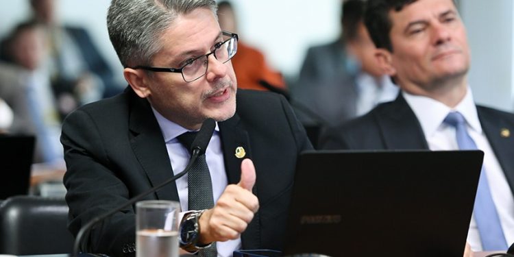 Comissão de Segurança Pública do senado aprova porte de arma de fogo aos advogados