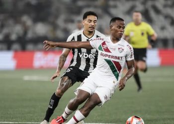 Botafogo e Fluminense disputam clássico neste sábado (26) no Nilton Santos