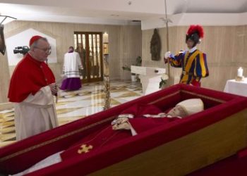 Papa Francisco pediu velório simples em testamento assinado em 2022, veja primeiras imagens