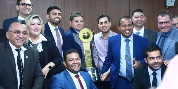 Presidente do Piauí Esporte Clube é recebido pelos vereadores na Câmara Municipal de Teresina