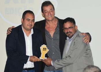 Noite de homenagens: prefeito Silvio Mendes e secretário de Comunicação recebem prêmios por destaque em 2024